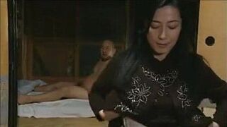 Тинка трахает старого японца - порно видео