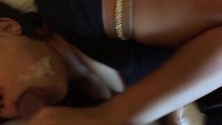 Горячая бхабхи делает минет и принимает сперму в рот - порно видео