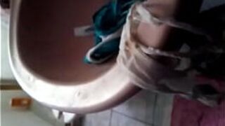Я кончаю в стрингах моей тети - порно видео