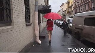 Неверный агент шпилит девушку - порно видео