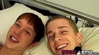 Два симпатичных эмо-мальчика-гея занимаются хардкорным анальным сексом, пока не кончат - порно видео