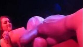 Катя Самбука в прямом эфире на сцене шоу - порно видео